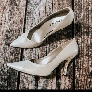 Vintage White Proxy heels